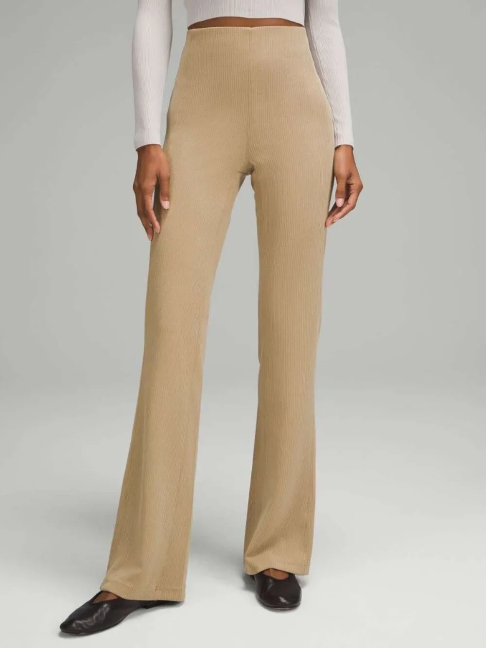 Lululemon Ribbed Softstreme Flared Pants Size 4 Filbert Tan 8125 - Picture 1 of 10